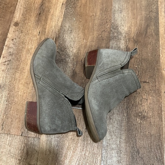 Diba | Layla Suede Bootie in Taupe Size 7.5 - Picture 6 of 8